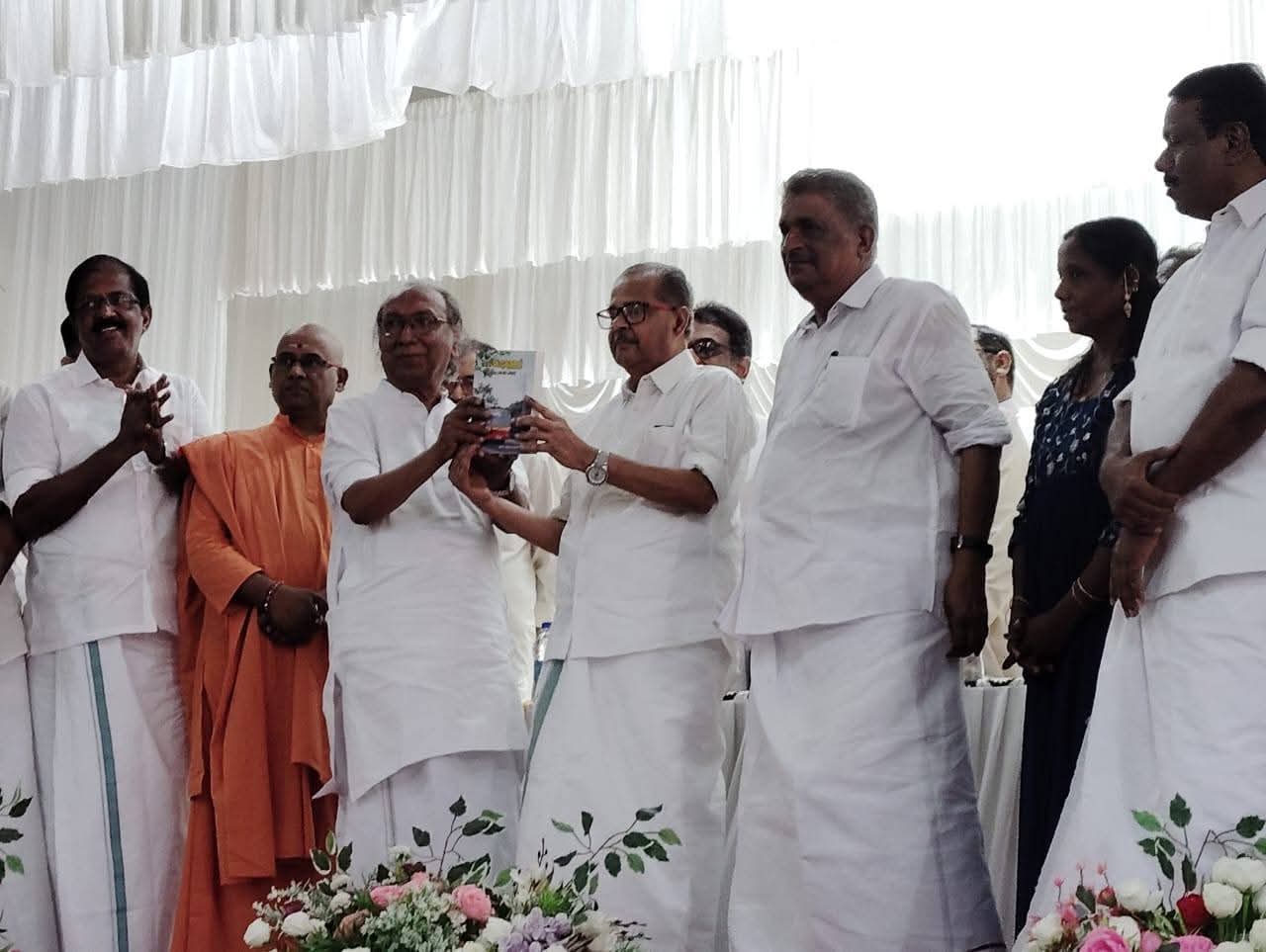  (via )കോടുകുളഞ്ഞി എന്ന പുസ്തകം മുൻ കേരള പി എസ് സി ചെയർമാൻ എം ഗംഗാധരകുറുപ്പ് പ്രൊഫ. ഡോ. ജോസ് പാറക്കടവിലിനു നൽകി പ്രസിദ്ധികരിച്ചു